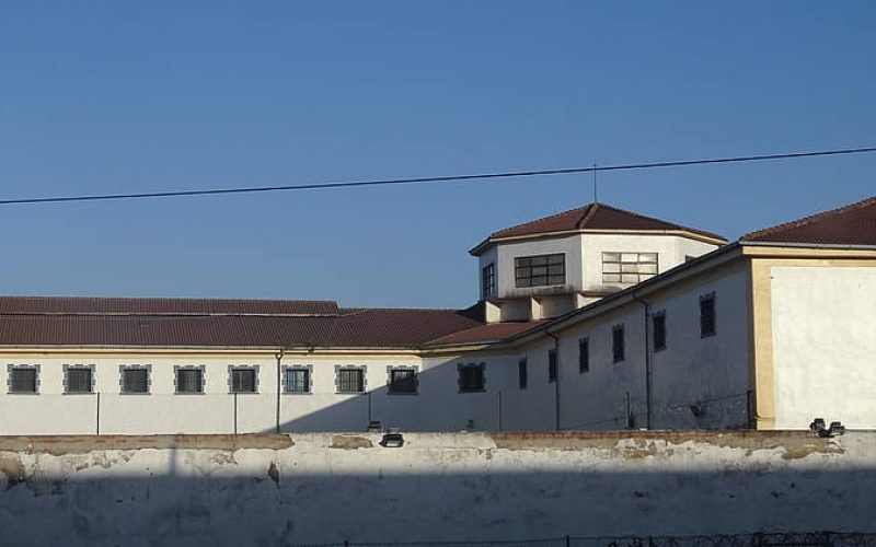 Martuteneko espetxearen inguruko erreportaia. Irudian, kartzelaren kanpoaldea.
Reportajes sobre la cárcel de Martutene. En la imagen, vista exterior del edificio.